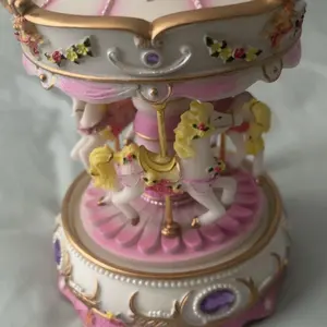 Carousel Design Music Box, Color Changing LED Lights Musical Box Desk Ornament, Gift for Girl, Home Decor for Living Room Bedroom [battery Required, without Battery], Desktop Decoration Items