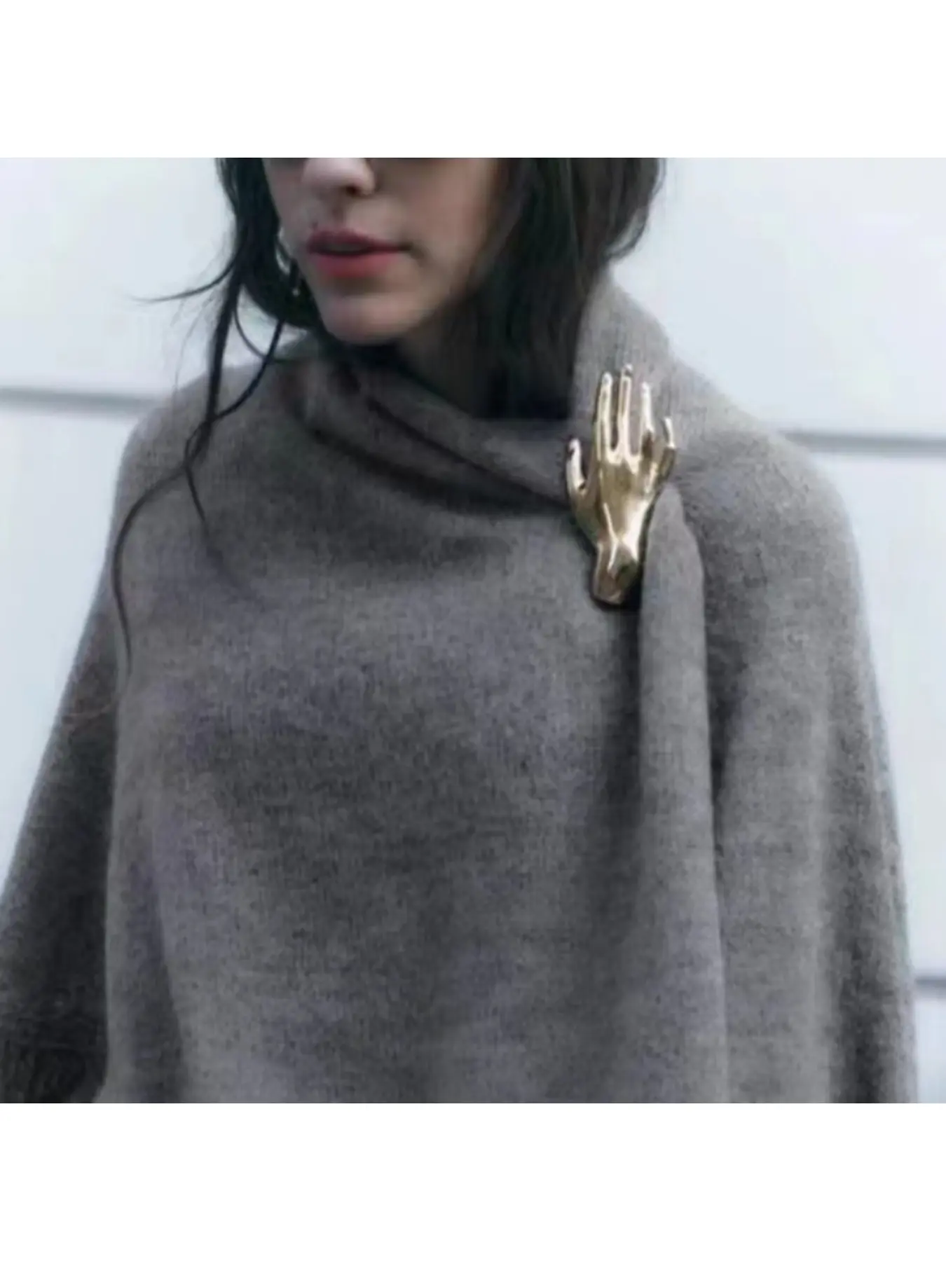Simple, fashionable, light and luxurious, personalized glossy hand brooch, fashionable and versatile, Elegant Brooch, Exquisite Brooch