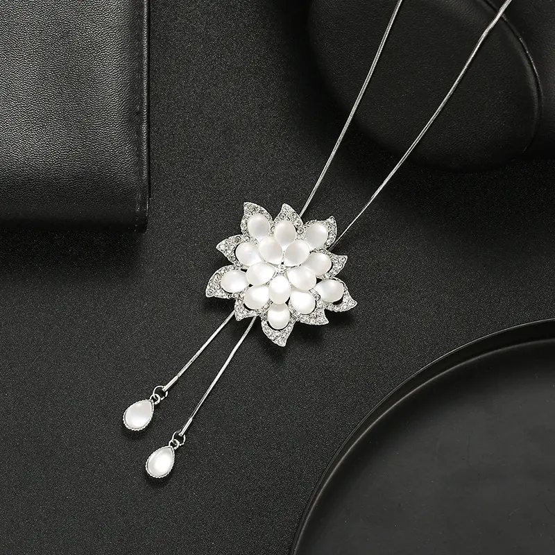 452 White Cat's Eye Flower Necklace