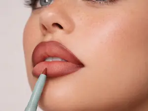 Basics By B Velvet Lip Liner – The Perfect Smooth Glide for Velvet Lips