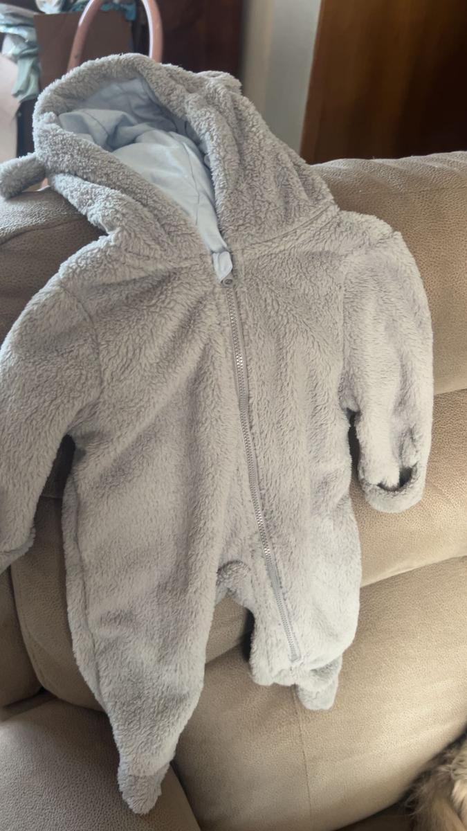 Item: Gray, 3-6 Months