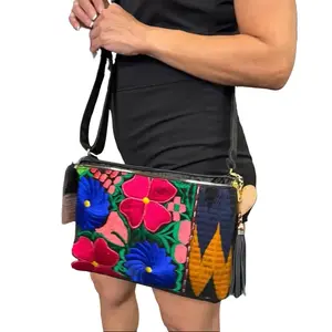 Bolsa piel Messenger - Mexican - Leather Bag Hermosa Bolsa de Piel 100% Ternero with Floral Embroidery & Gold Charm Artisanal Handcrafted Chiapaneco Handbag, bolsa artesanal de Guanajuato México bolsa piel Gto Messenger