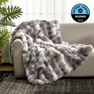 Cozy Bliss Faux Rabbit Fur Bubble Throw Blanket, Snuggle Blanket, 630GSM Soft Warm Fluffy Plush Versatile for Bed, Sofa, Couch Chair, Travel, Living Room & Bedroom, Blanket for Anxiety, Perfect Gift for Friends Young Adults Girls