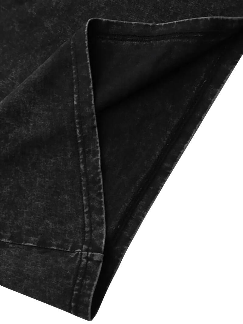 Black Raiders T-Shirt with Scream Ghost Holding Coffee and Peace Sign Graphic, Funny Halloween Horror Tee for Men and Women, Trendy Spooky Casual Streetwear Shirt for Fall Season, Costume Party & Everyday Wear