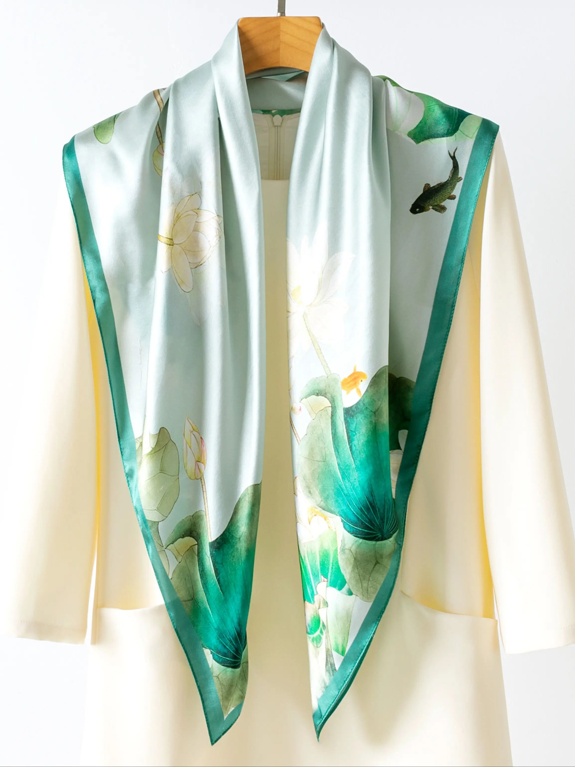 34.65-Inch High-End Chinese Print Silk Scarf, 100% Mulberry Silk Ladies Shawl, Lightweight, Breathable, Soft, Perfect for Daily Wear, Parties, Gifts