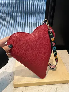 Her Valentine's Dream: Stylish Shoulder Bags， black love bag, stylish, simple and casual Joker clutch bag, minority design classic Joker multicolor optional, romantic confession gift, sweet and suitable for shopping and dating.