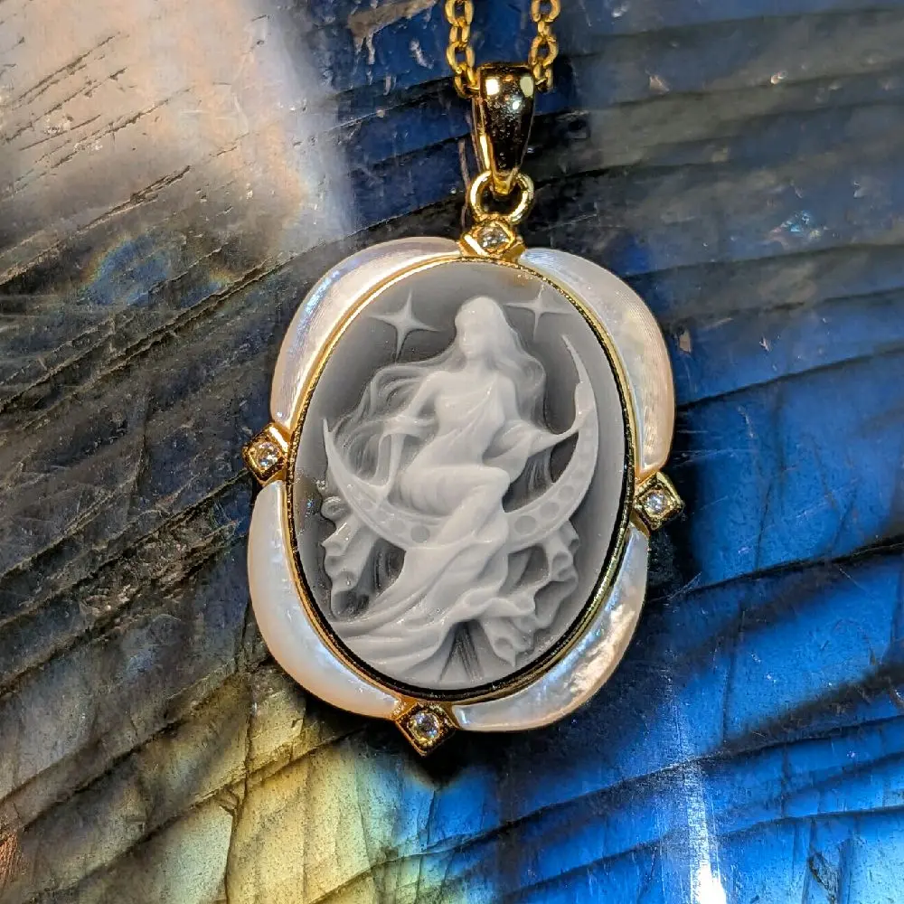 Cameo Mother of Pearl Carving Engraved 925 Silver and Golden Pendants Statement Necklace Necklace Chain