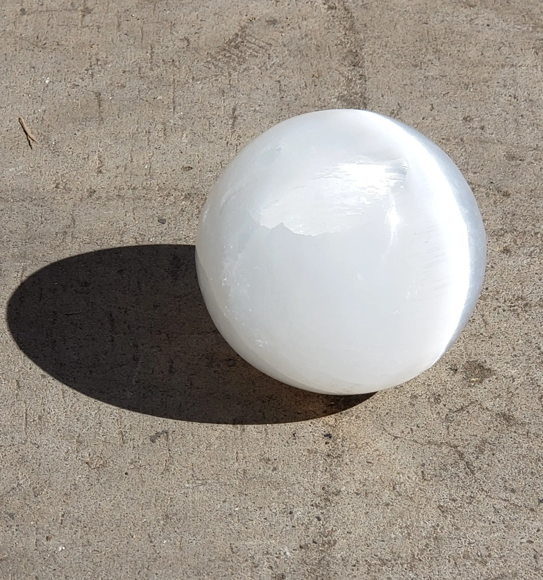 Decorative Large Selenite Ball crystal for sale high end satins par crystals Home