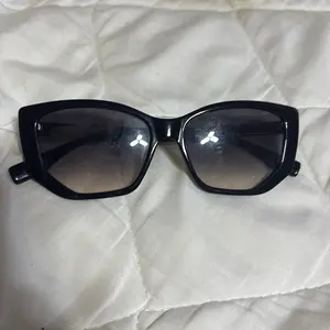 Karl Lagerfeld Sunnies - Black Frame with Gradient Lenses for Stylish Sun Protection