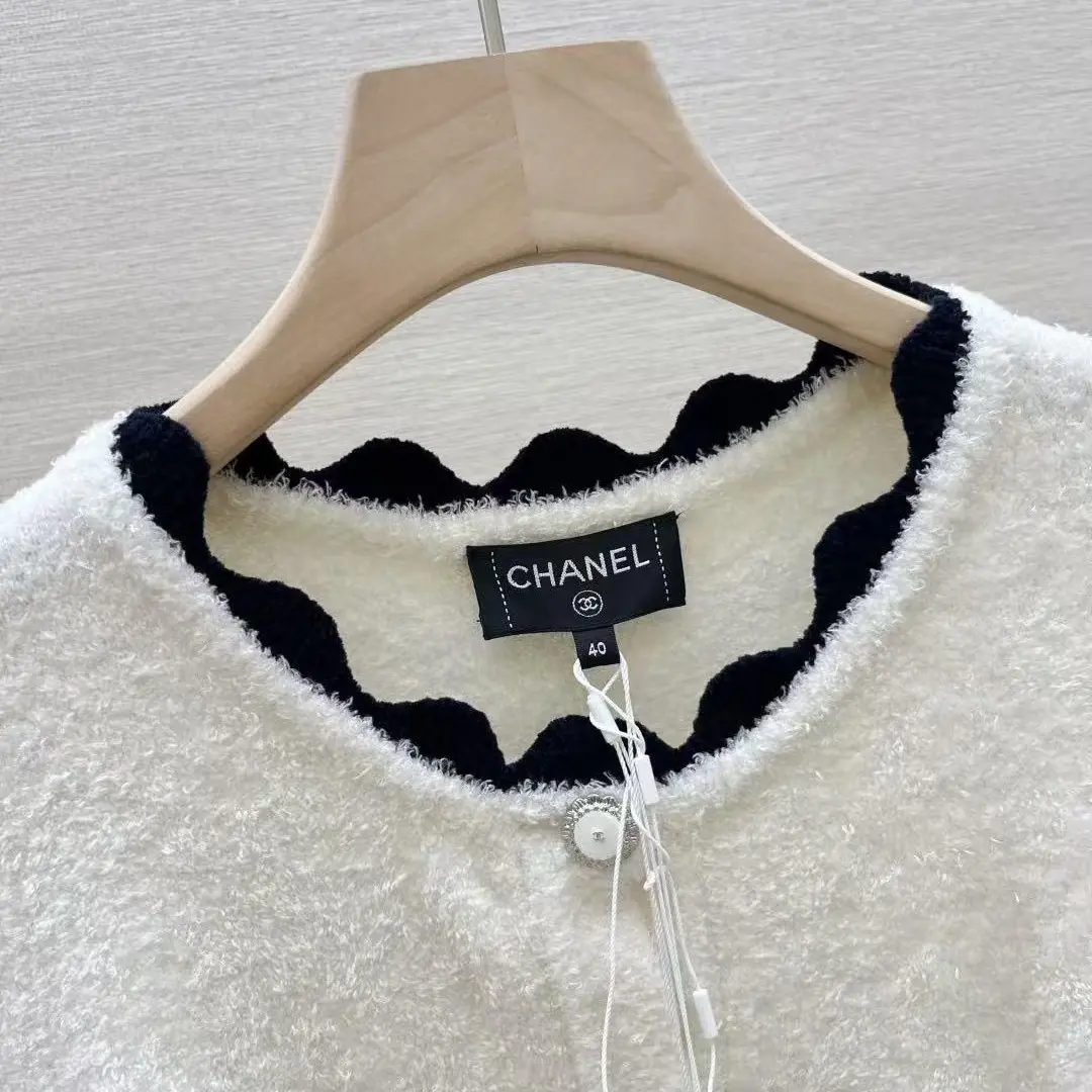 Pre-owned Chanel 26C Navy White Petal Collar Oversized Long Sleeve Knitwear Tops, Size 40 Clothes, 102074, Casual