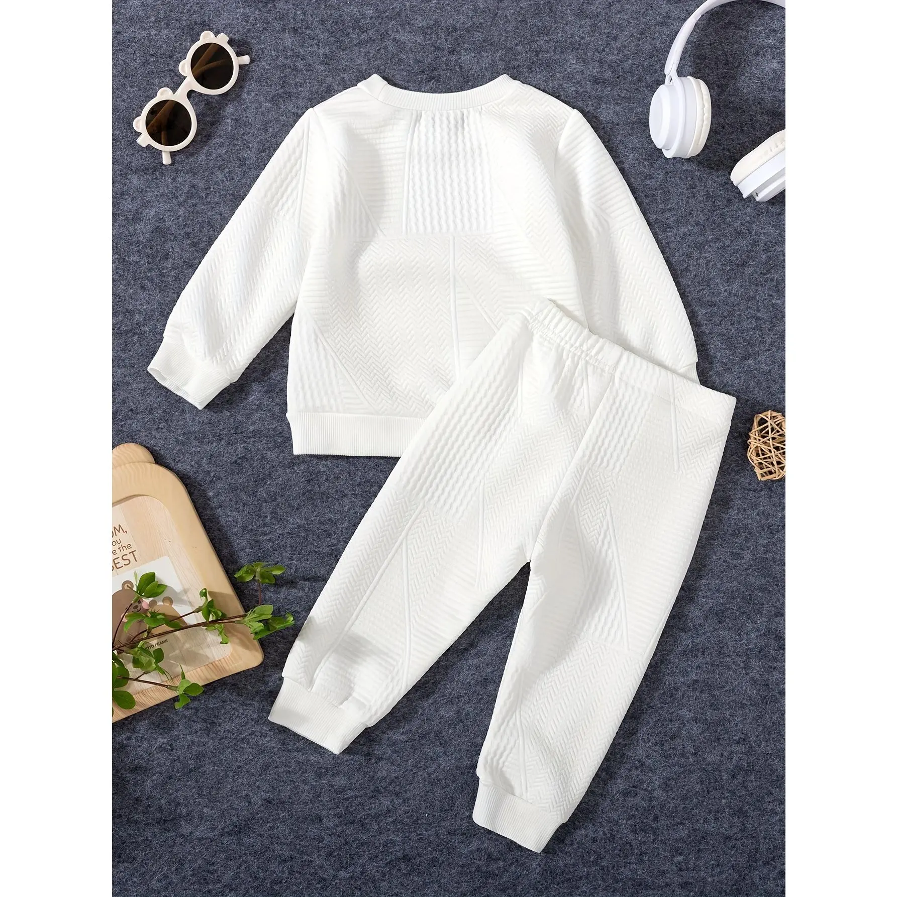 Boys' Autumn and Winter Jacquard Two-Piece Suit (Long-Sleeved Top + Casual Pants) Jacquard Techniques Details Exquisite and Textured Fabric Comfortable Skin-Friendly Non-Exciting Activities Non-Binding Fit Outdoor Play Day Warm and Real Wear