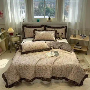 Vintage Milk Coffee Color Summer Quilt, Lace Trim & Contrast Stitching, Breathable Bubble Silk Fabric, Cozy Bedroom Decor, Boho Floral Quilt