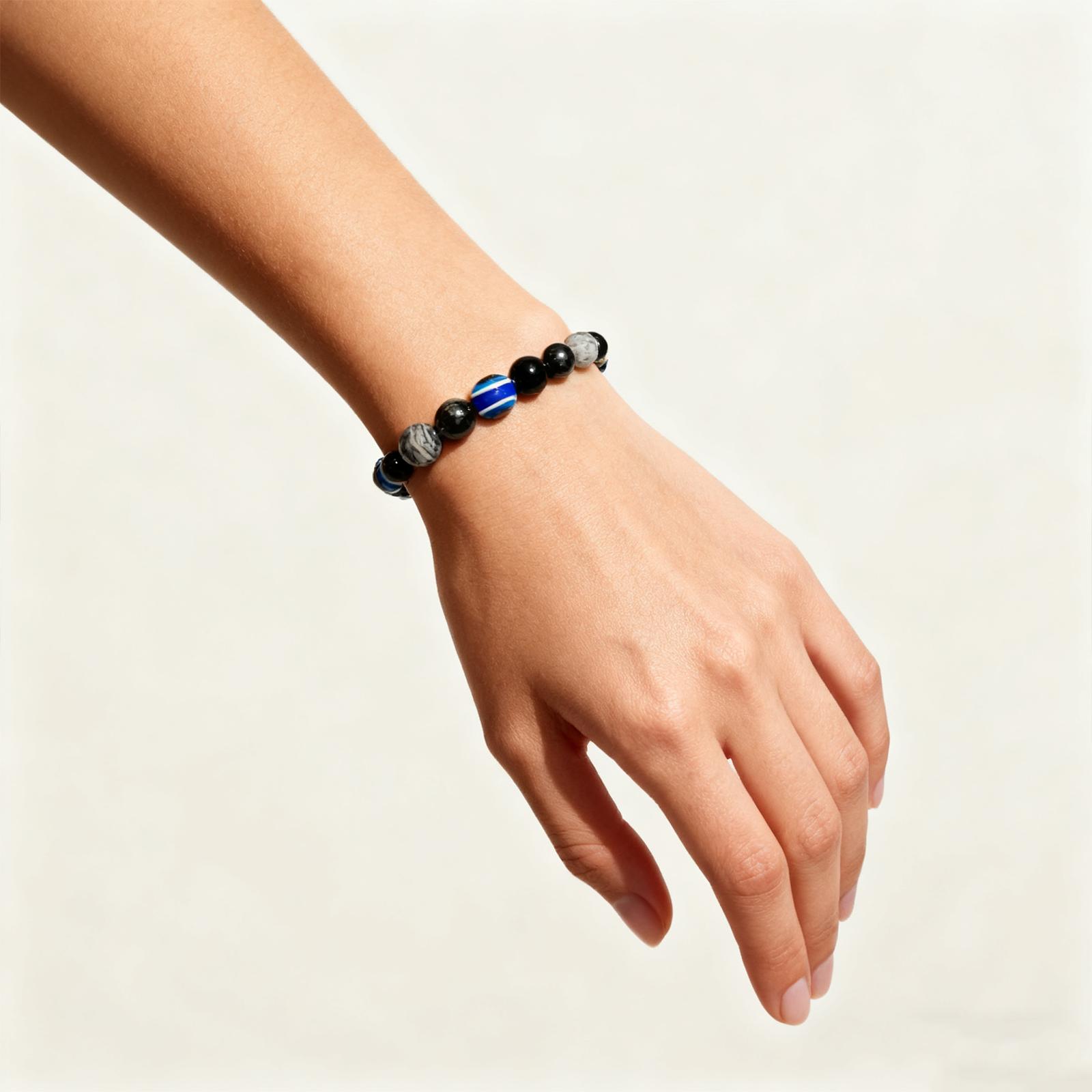 Color-matched beaded crystal bracelet, featuring natural yellow crystal, malachite, and auspicious abundance charm. Suitable for both men and women to wear.