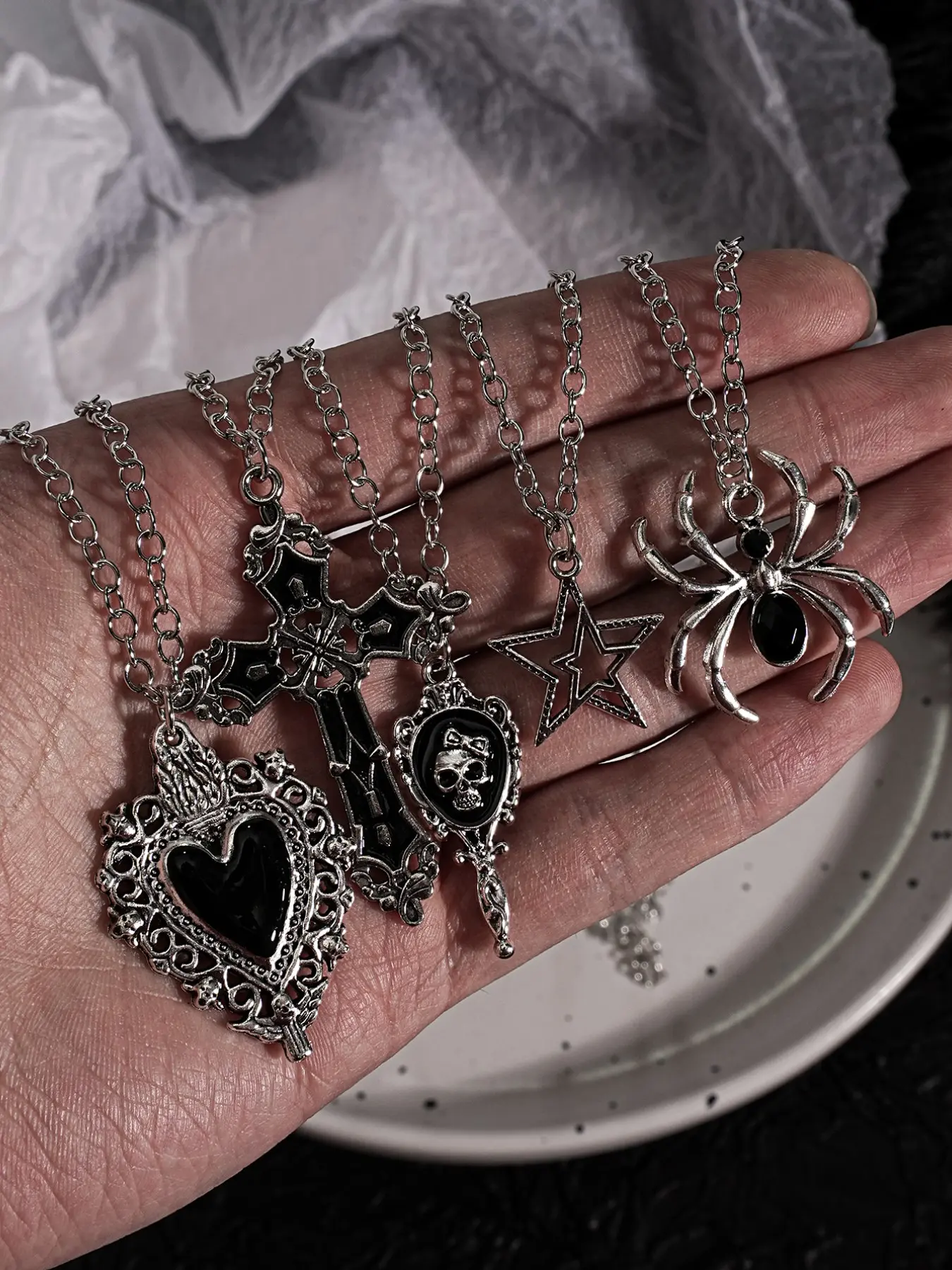 5 Piece Dark Punk Hip Hop Necklace Set, Cross Bow Heart Star Spider Necklaces, Heart Style Chain, Unisex Adjustable Chain, Party Holiday Gift, Charms Necklace, Fashionable Accessory, Costume Jewelry Necklace