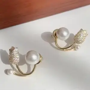 Tulip pearl earrings
