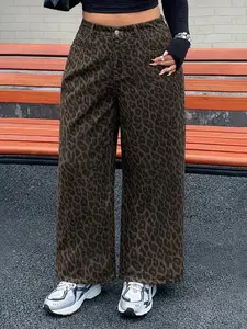 Women's Plus Size Trendy Fashion Fitted Straight Leg Jeans Leopard Print Street Style Washed Denim Long Pants, Casual All Seasons