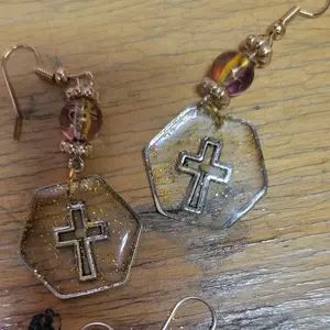 home made earrings resin/mustard seeds