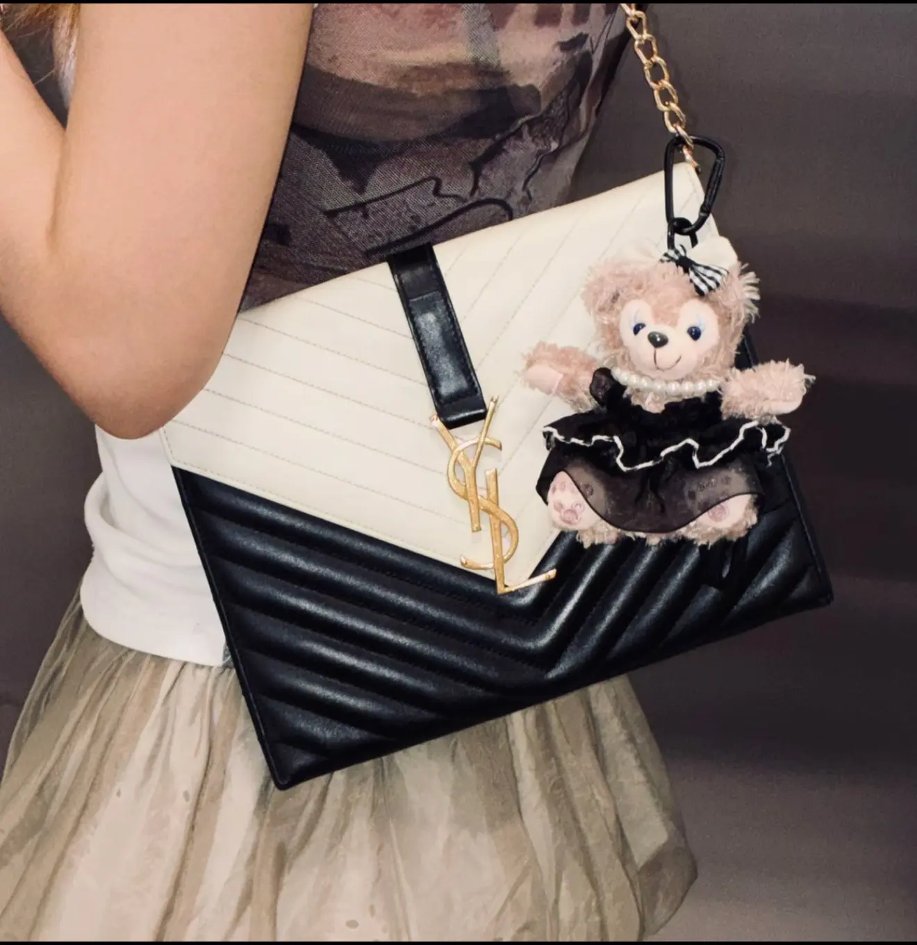 Pre-owned Yves Saint Laurent YSL LouLou Medium Two Tone Black White V Chevron Quilt Calfskin Gold YSL Logo Chain Flap Crossbody Shoulder Bag