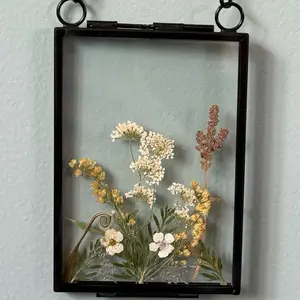 Small hanging frame with pressed florals decor