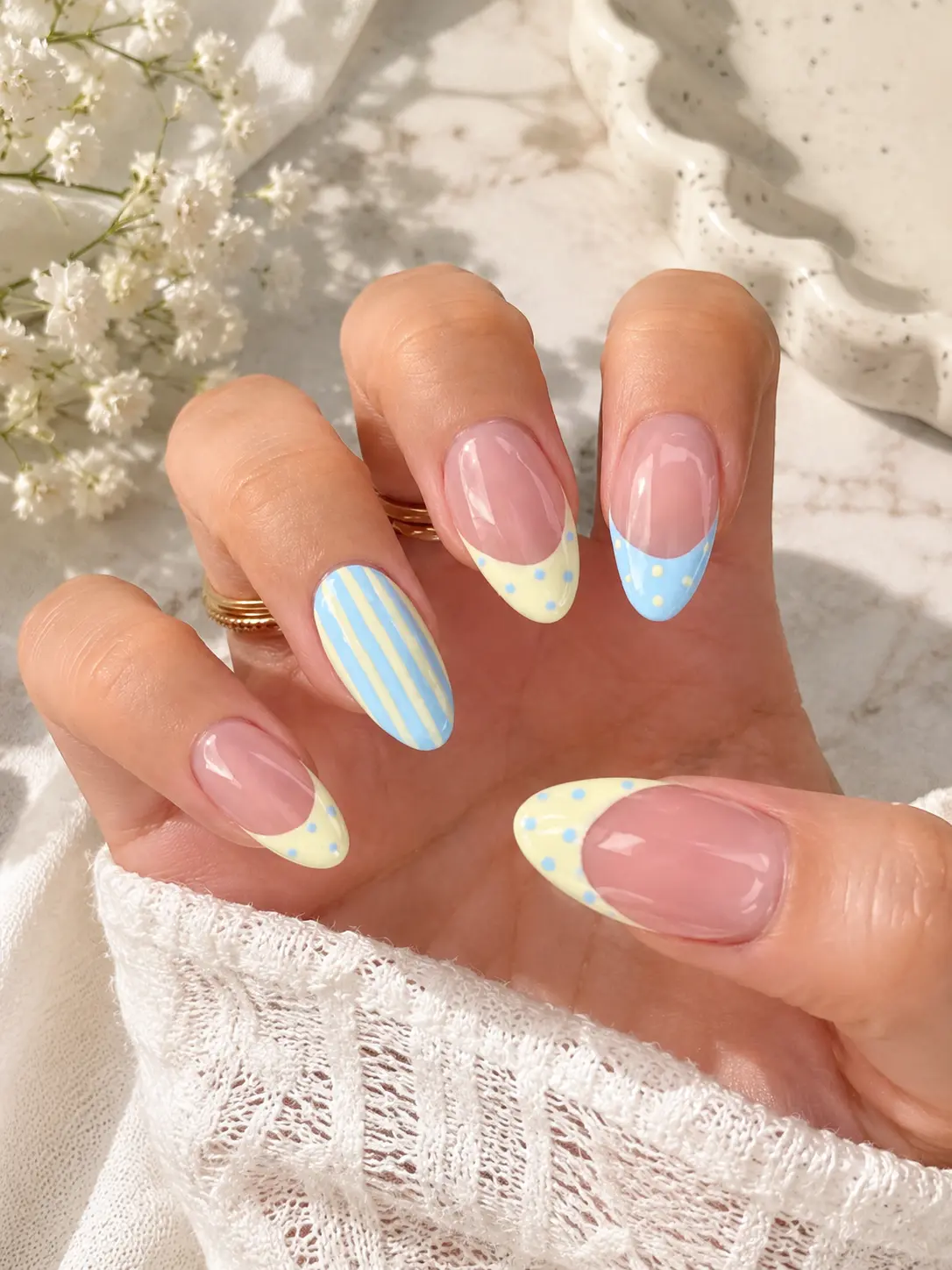 10pcs Short Oval Polka Dot Nail Art False Nail Set, Includes 1 Double-Sided Adhesive And 1 Nail File, Short Polka Dot Nails Make Your Fingertips Shine And Be Charming