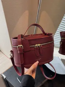 Vintage exquisite style handbag, Fashion crossbody bag, versatile one shoulder crossbody bag with flip design, can accommodate mobile phones, lipstick, suitable for dates, parties, and social occasions, Classic shoulder bag