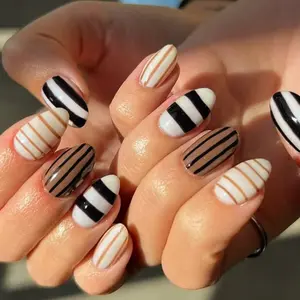 24pcs Oval Fake Nails, /cream Base + / Stripes, Reusable, Beginner-Friendly, Includes Jelly Glue & Nail File, Nail Kit Set