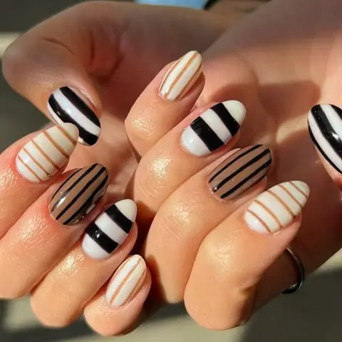 24pcs Oval Fake Nails, False Nail Set, /cream Base + / Stripes, Reusable, Beginner-Friendly, Includes Jelly Glue & Nail File, Nail Kit Set, DIY Nail Kit