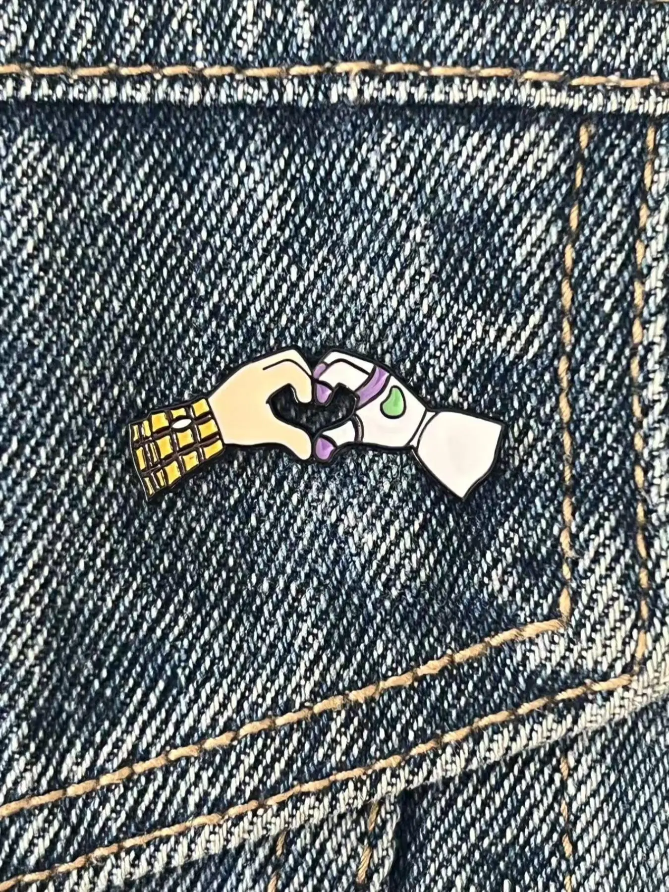 Mother's Day Gift 1Count Heart-shaped hand-holding badges, brooches, cute accessories, bag accessories, pins, clothing accessories, versatile accessories, birthday gifts, children's