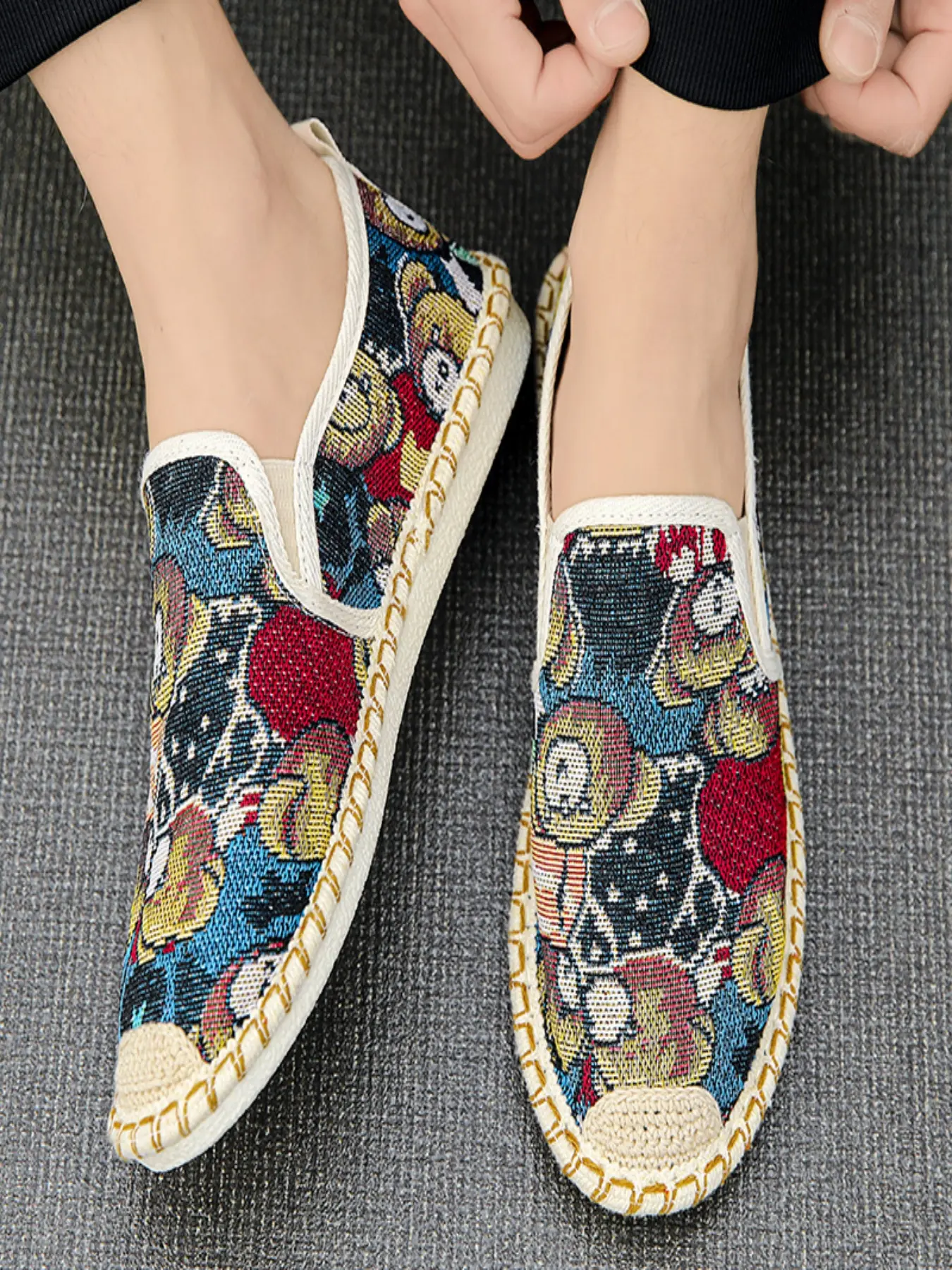Men's Retro Cartoon Graffiti Casual Lightweight Slip On Walking Shoes, Soft Sole Non-Slip All-Match Daily Loafers
