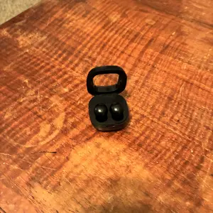 MSHUKCOE SK19 This year's new model - ultra-small invisible sleep earplugs | 0.08 ounces, suitable for side sleepers, with noise cancellation function - 25-hour battery life! Discreet Office Earbuds in-ear summerwins Gift Privacy Gift Silicone Lightweight