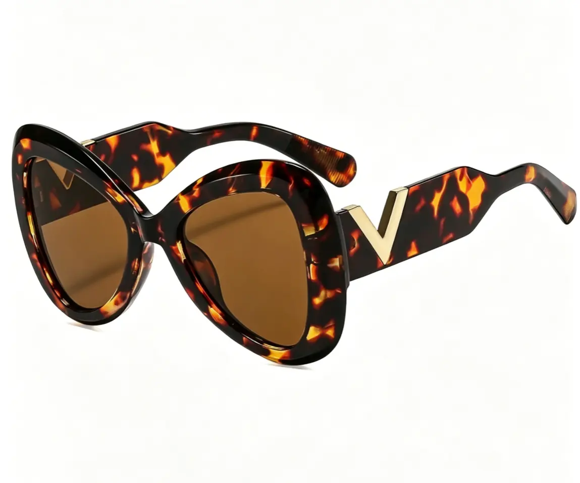 V Metal Decor Cat Eye Sunglasses Women UV400 Fashion Shades Trendy Oversized Cat Eye Frame Ladies Gradient Sun Glasses Retro Tortoiseshell Cat Eye Sunglasses Luxury Women Eyewear moda unisex
