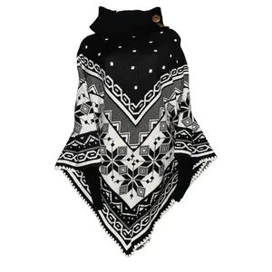 Capa con manga, cuello tortuga con botones
