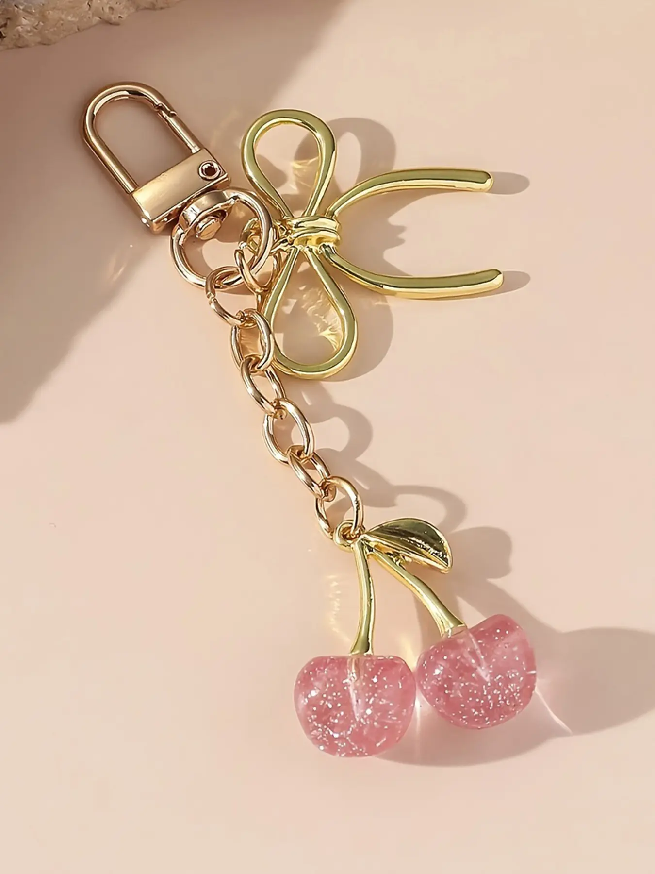 Compact  exquisite  stylish  simple  casual   versatile personalized key chain pendant, retro golden cherry key chain pendant, niche design and practical high-value Joker suitable for gifts, bag accessories, Charms, Keychain Pendant