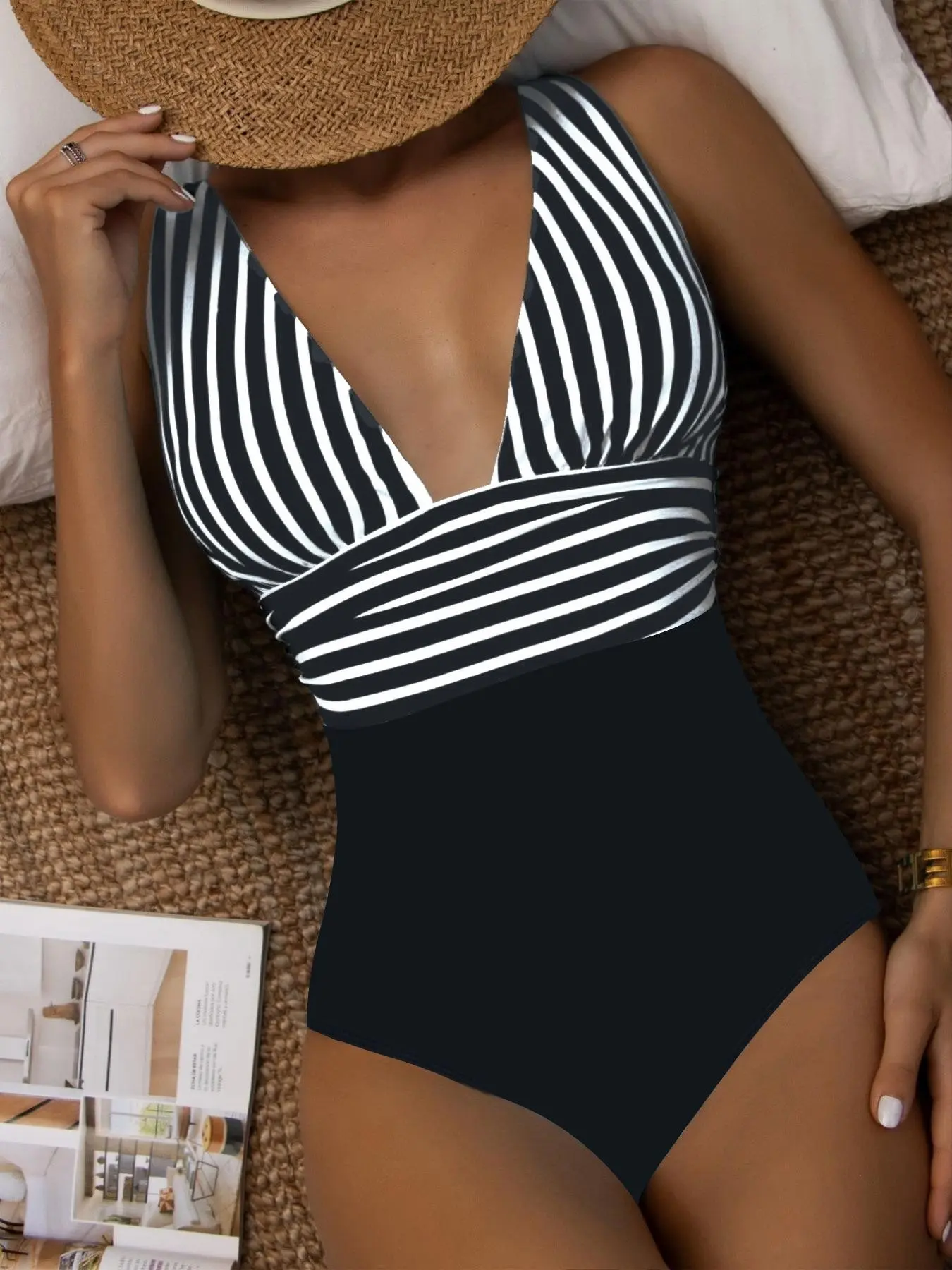 Women's Vertical Stripe Print One-Piece Swimsuit, Stylish Swimwear for Beach and Pool, Summer Swimsuit, Comfortable and Fashionable Bathing Suit, Striped Swimsuits