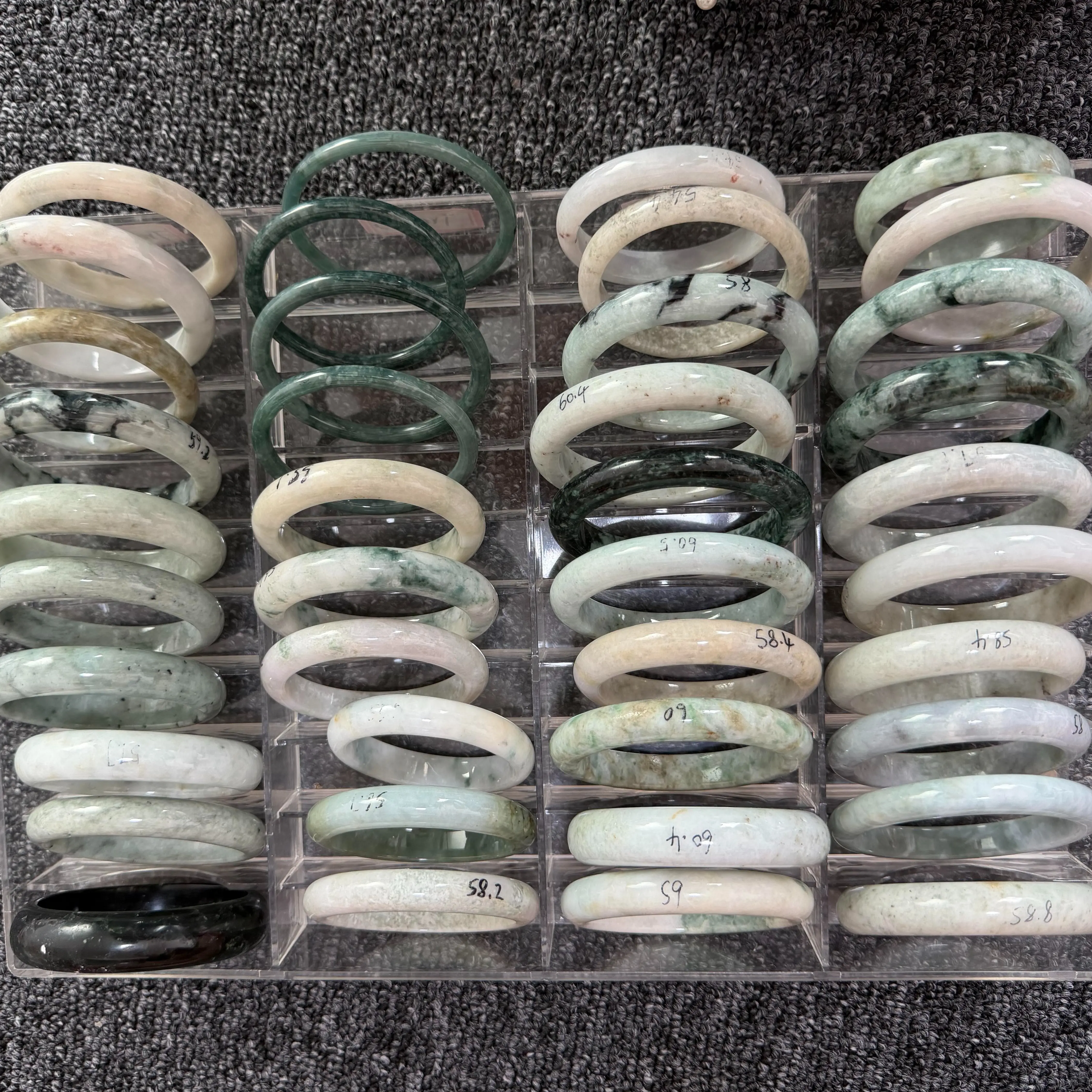 LOLA/TARY1JADENatural Type A Burmese Jadeite Bangle