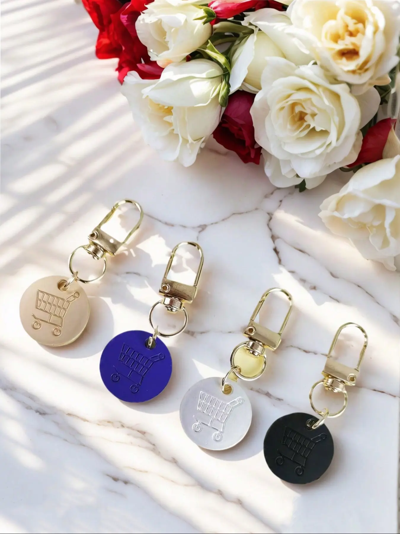 Casual Simple Coin-Shaped Keychain Set, Round Shopping Cart Pattern, Perfect Holiday Gift for Family and Friends