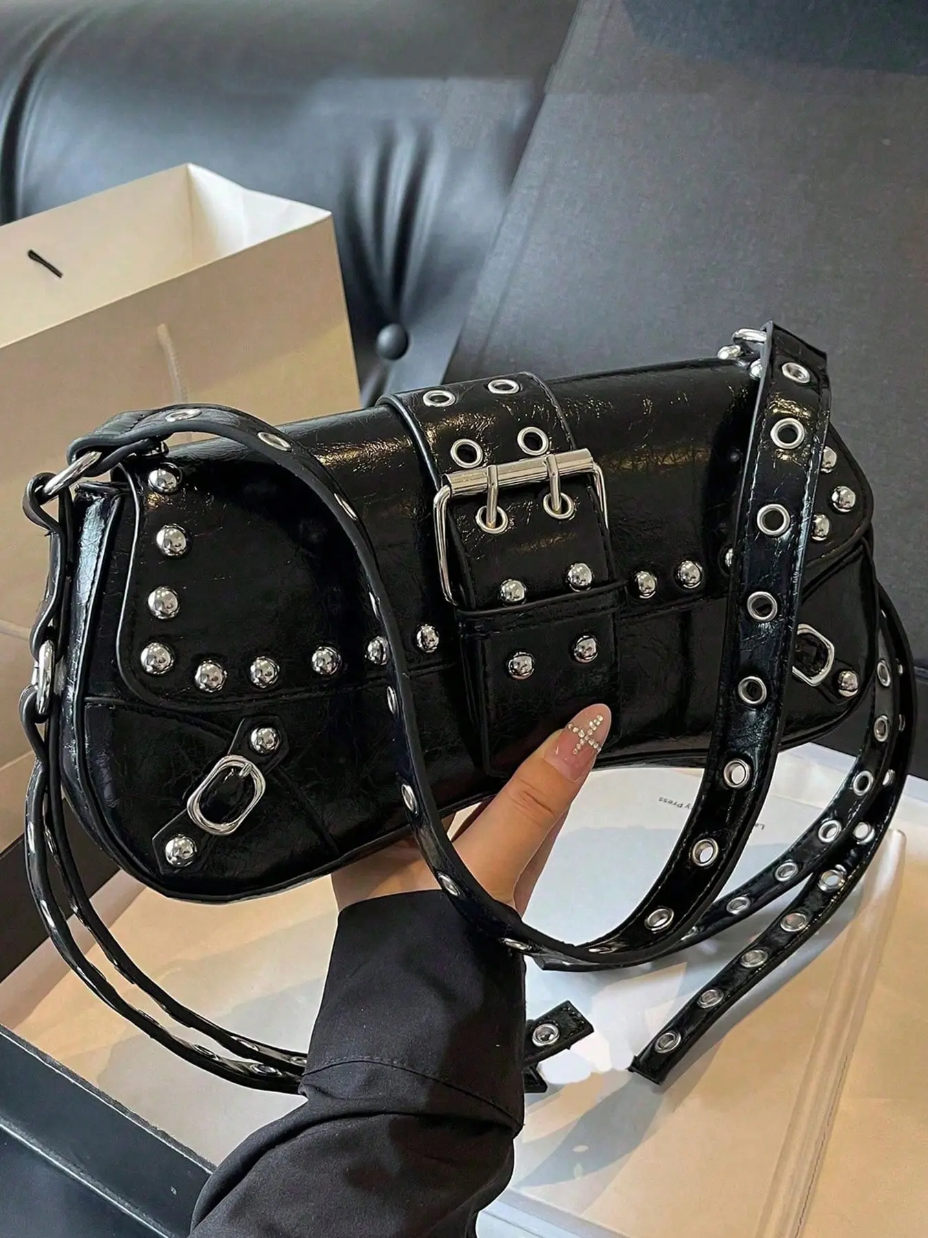 Retro simple leisure one-shoulder handbag, metal buckle underarm bag, classic rivet punk style bag, suitable for daily commuting, Crossbody messenger bag, Cross Body Bags