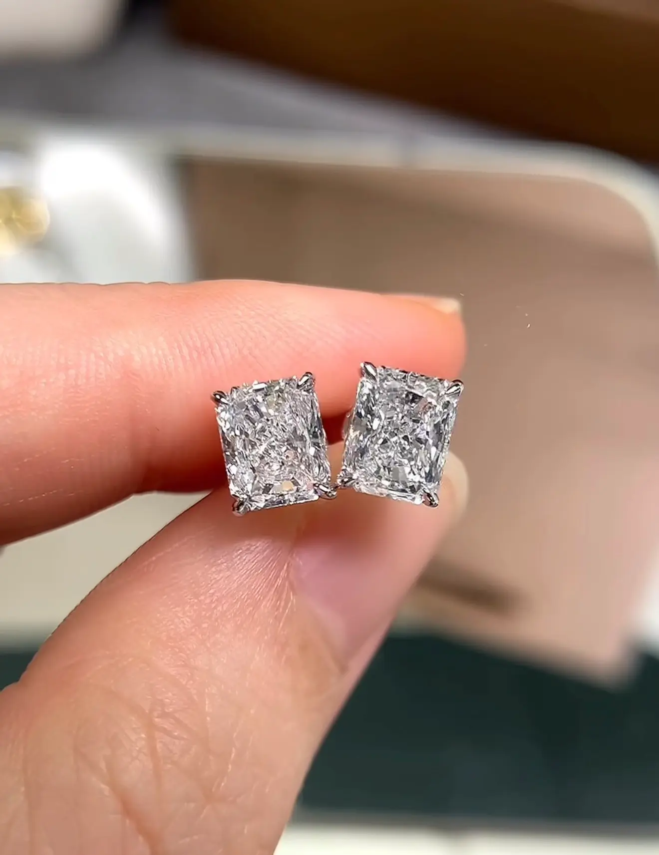 0.3ct radiant earring studs 14k With igi.