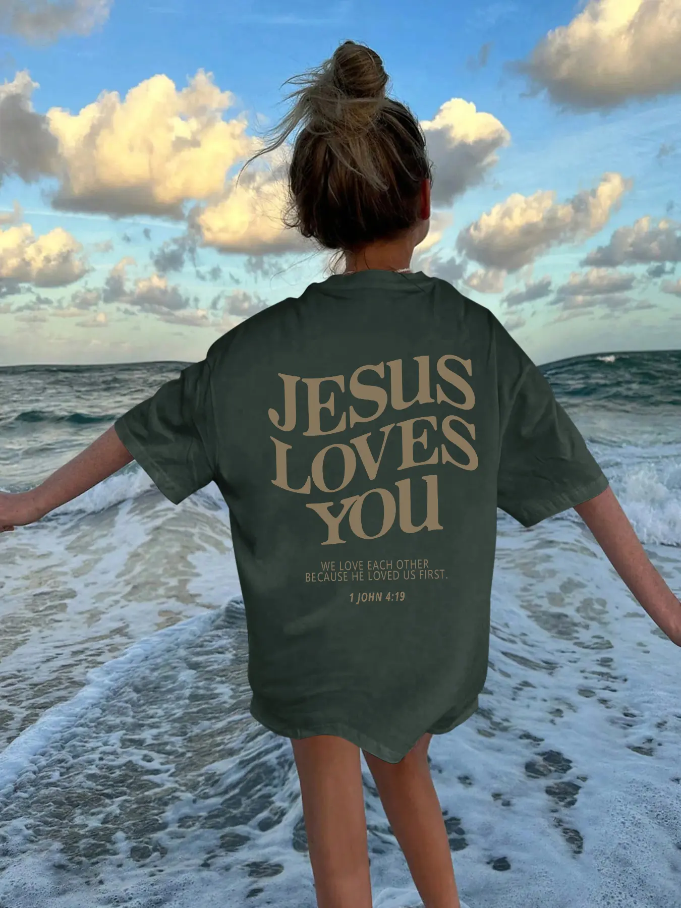 Women's Casual Summer Loose-Fitting Round Neck T-Shirt with Jesus Loves You Print, Soft Breathable Fabric for Everyday Wear, Stylish Comfortable Versatile Top, Casual Everyday Tops