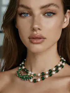 1 retro fan-shaped diamond necklace, Gemstone necklace, with a fan-shaped outline outlining an elegant curve. The white shell and broken diamonds complement each other, making it suitable for daily commuting, dating. It is also a exquisite