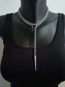A punk-style O-ring studded pendant necklace, a hip-hop style open ring necklace, suitable for both men and women, a simple street style party accessory, and a jewelry gift.