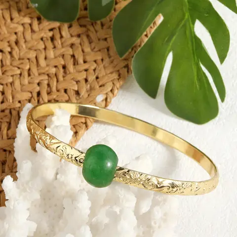 Dainty 3mm Hawaiian Plumeria Bangle Bracelet with Green Agate Stone, Copper Bracelet, Elegant Jewelry Bracelet, Elegant Minimalist Bangle, Boho Style Bangles, Beach Jewelry, Island Style Jewelry