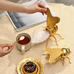 Bee-shaped sugar jar for home kitchen, white sugar moisture-proof container, golden honey jar with spoon, soy sauce seasoning jar, decorative jar