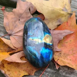 labradorite palmstone