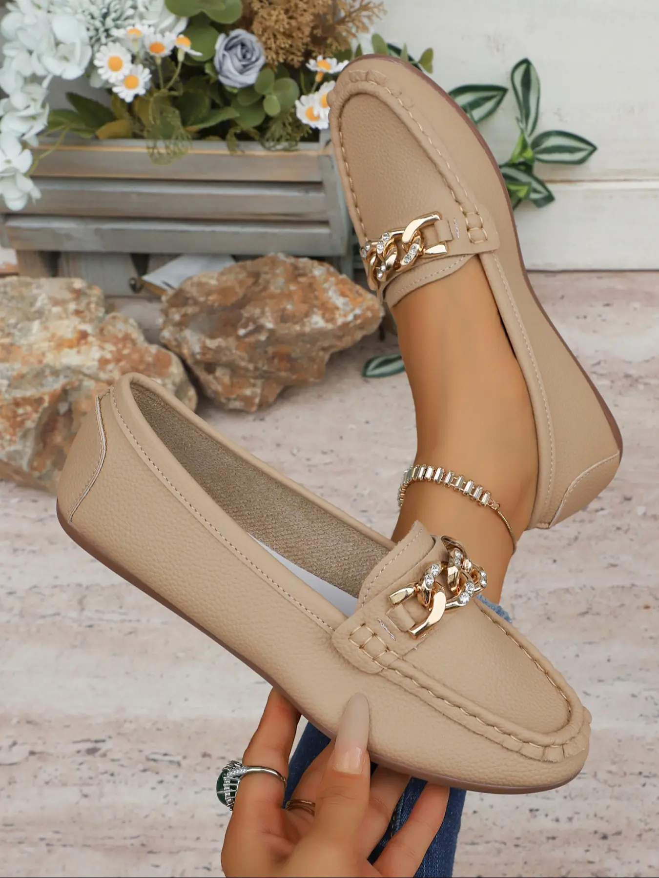 Women's Comfortable Walking Flats, Stylish Slip-On Casual Shoes, Everyday Footwear, Ideal for Work, Commuter Shoes Work, Versatile Fashion Choice All Year Round