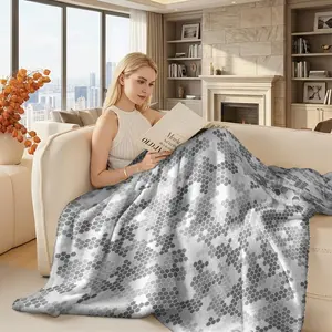 1pcs Hexagon  Pattern Milk Fleece Blanket, All- Season Use| Suitable For Various Occasions| Sofa, Bed, Office, Travel, Pets, Etc. Warm And Comfortable| Soft And Skin- Friendly, Multiple Sizes Available, 2D Printing