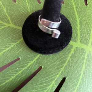 Wire art loop ring aluminum flat wire hammered handmade jewelry statement ring gift jewelry