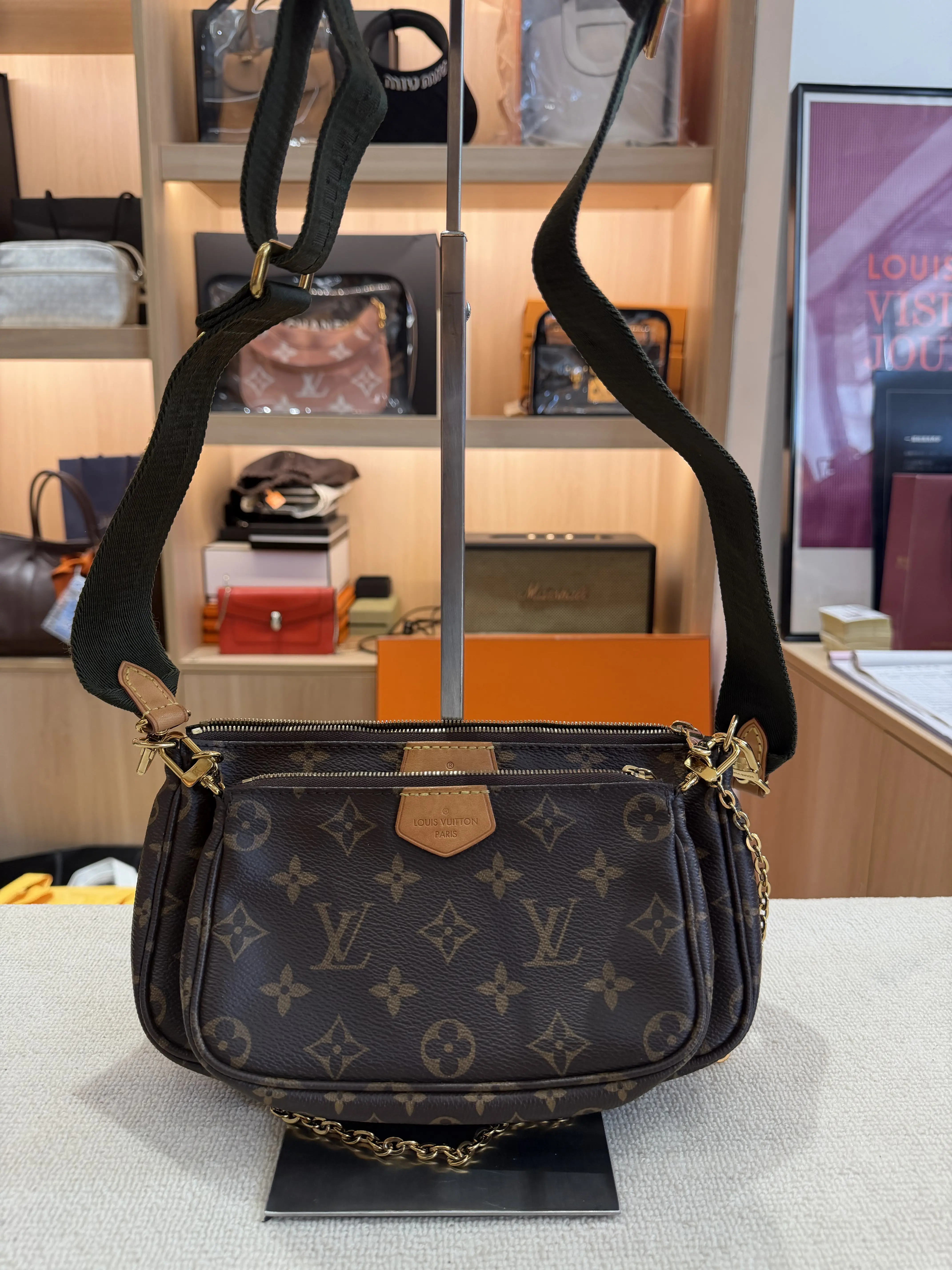 Pre-owned Louis Vuitton Multi Pochette Accessoires Green Strap