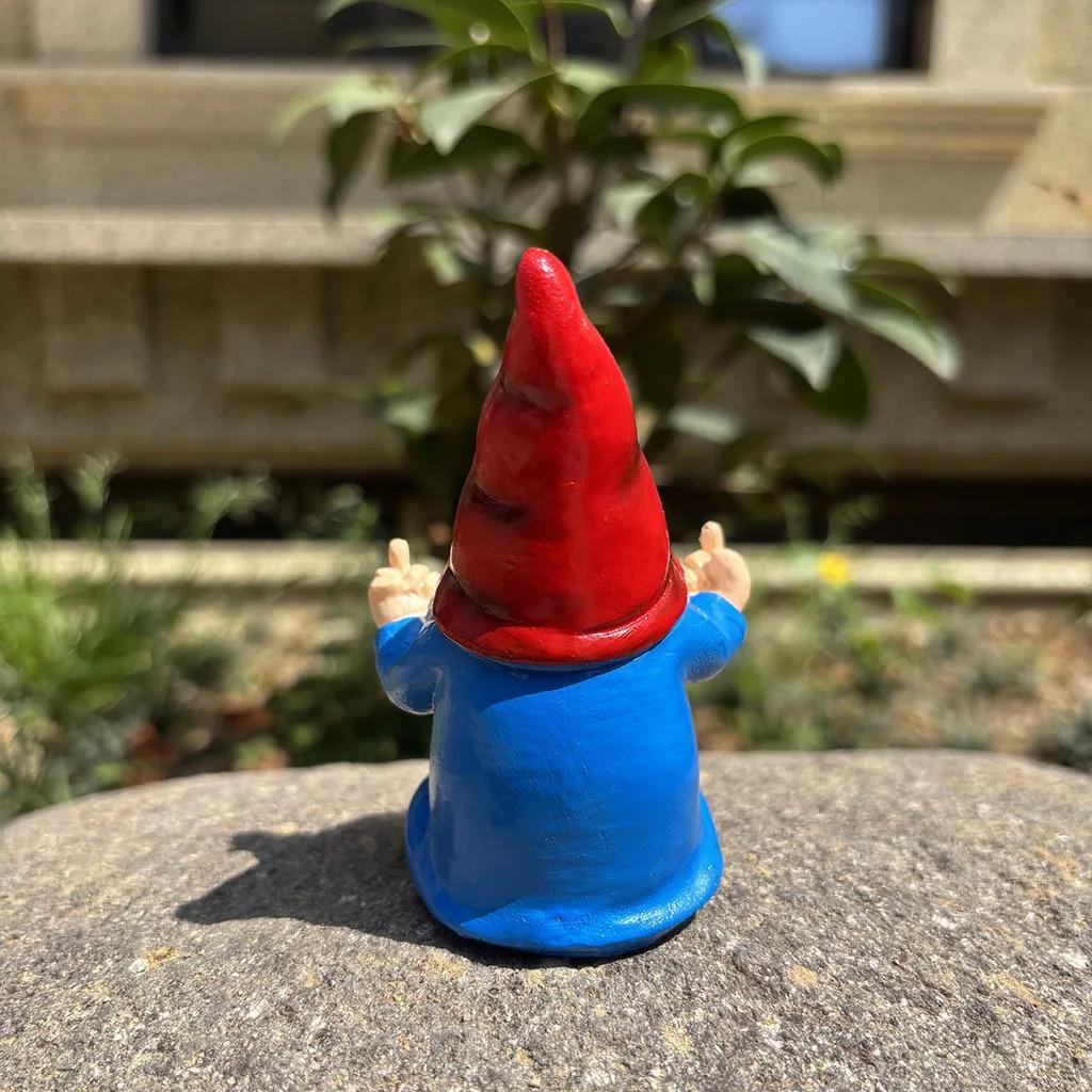 Funny Double Middle Finger Dwarf Gnome Resin Statue Novelty Outdoor Lawn Courtyard Ornament Creative Home Garden Landscape Decoration Resin Art Craft Decor