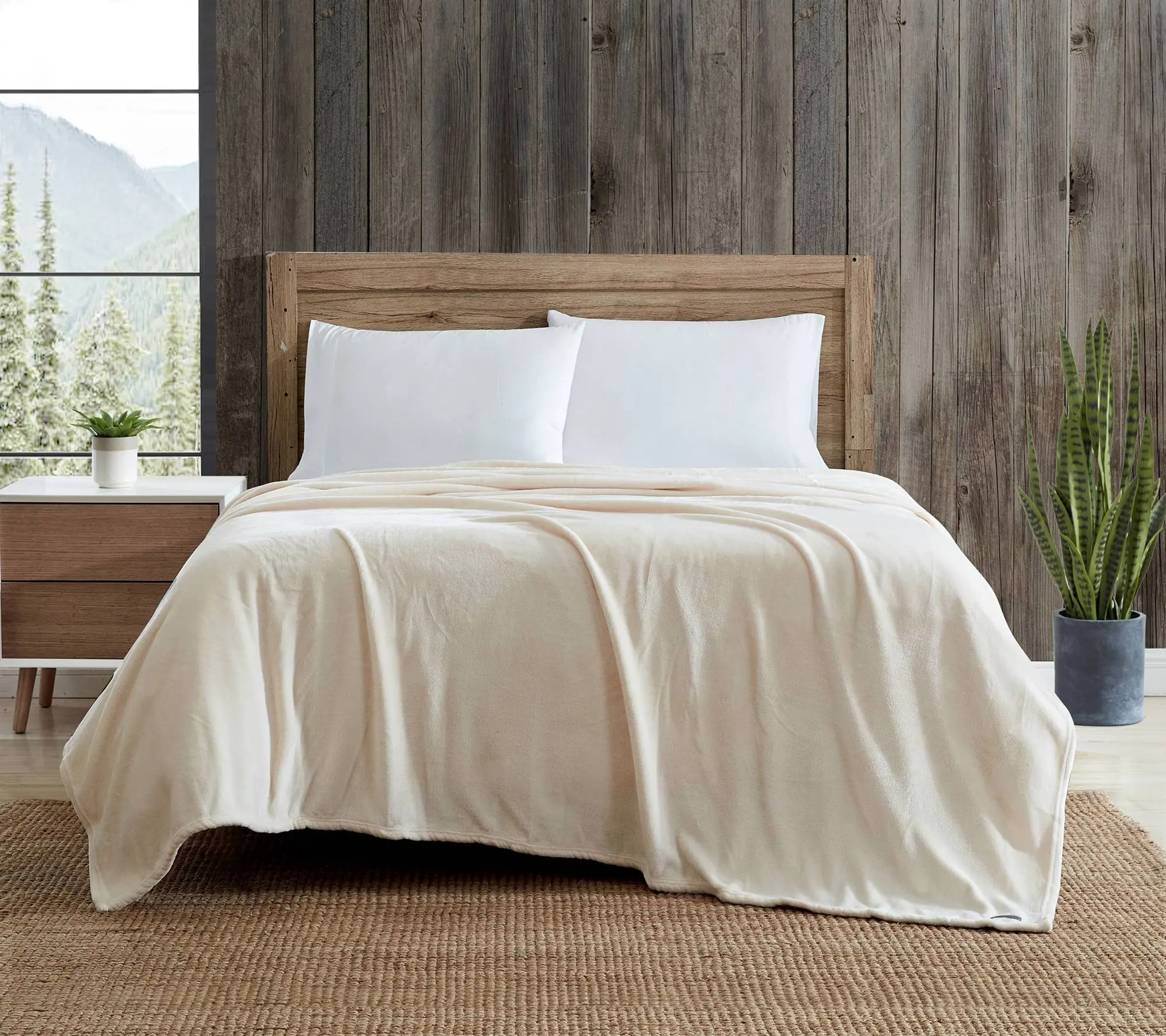 Eddie Bauer Ultra Soft White Flannel Twin Blanket